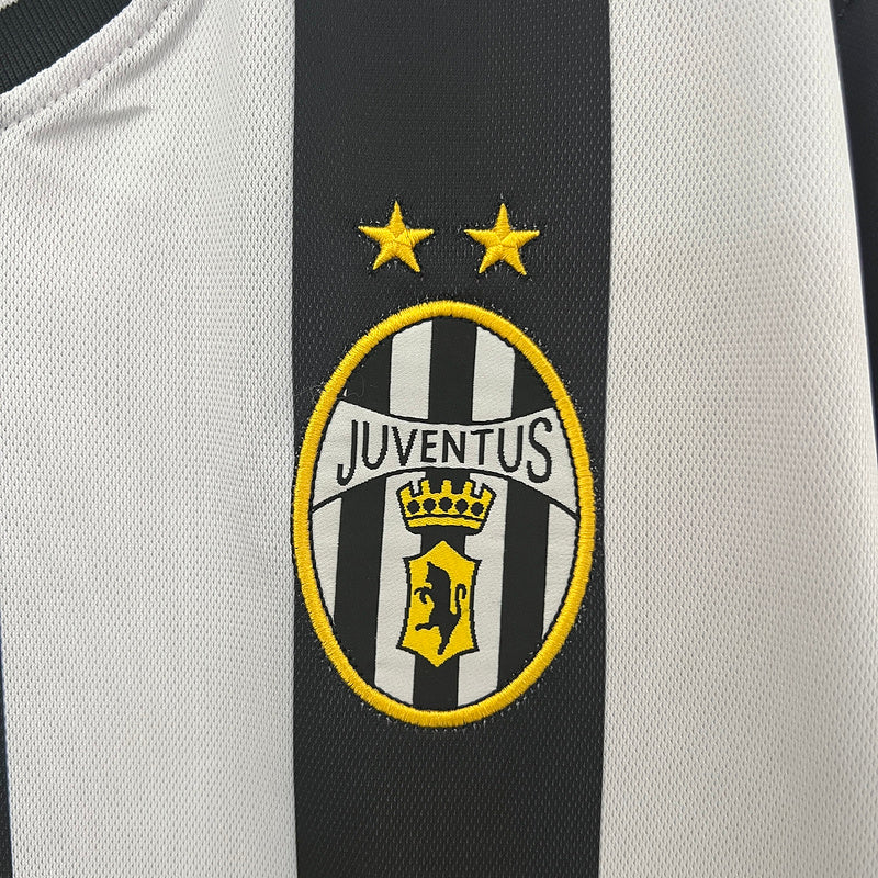 Juventus 2001/02 Home Shirt